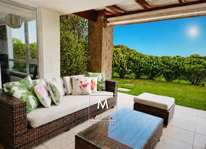 Casa con piscina en condominio Lomas Blancas, Maitencillo Sur