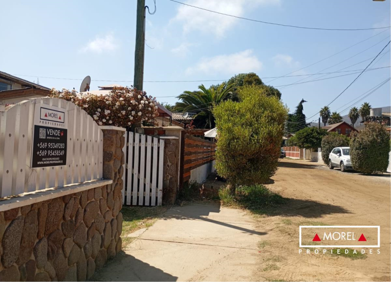 Casa en laguna de Zapallar ideal para remodelar. A pocas cuadras de la calle principal con comercio y restaurantes, a 5 