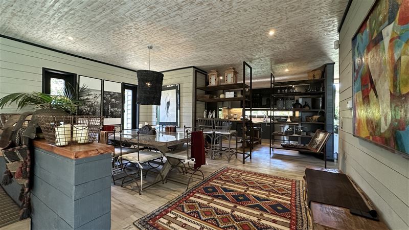Preciosa casa de 3 dormitorios, 4 baños y sala de estar. Con un amplio espacio integrado de cocina, comedor y living que