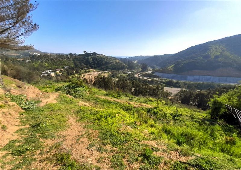 Sitio en Alta Vista, Zapallar. Orientación norponiente. Ubicado en un precioso condominio, urbanizado y con todas las fa
