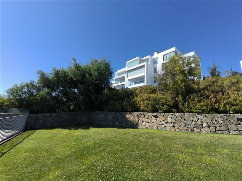 Departamento completamente remodelado en Costa Cachagua. Su inmejorable vista, única dentro del proyecto, este edificio 