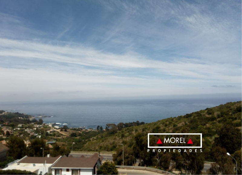 Un tranquilo y seguro barrio con vista al mar, casa perfecta para remodelar y ampliar. Cuenta con tres dormitorios, un b