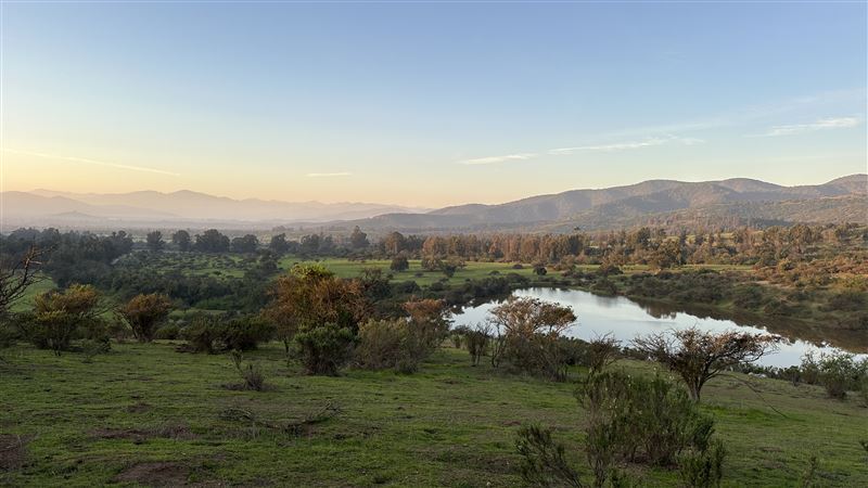 Terrenos en Tierras blancas con increíble vista al campo y tranque, 2 lotes de 3 hectáres cada uno. Sobre una loma orien
