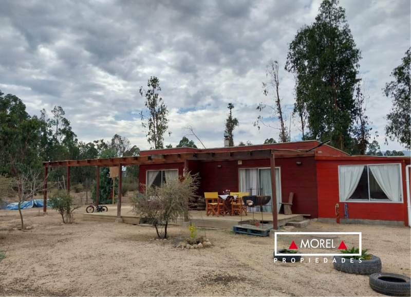 A solo 20 minutos de la playa encontrarás esta casa ubicada en condominio privado, urbanización subterránea, orientación
