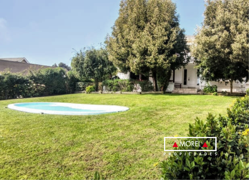 Estupenda casa con gran jardín - Maitencillo