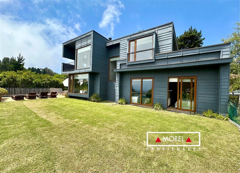 Se vende casa en el exclusivo Condominio Cachagua, ubicado en el sector de Cachagua, en la comuna de Zapallar. Esta prop