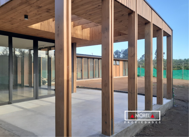 Casa nueva con orientación Norte. Cuenta con living comedor con Bosca, amplia cocina integrada, logia y patio de servici