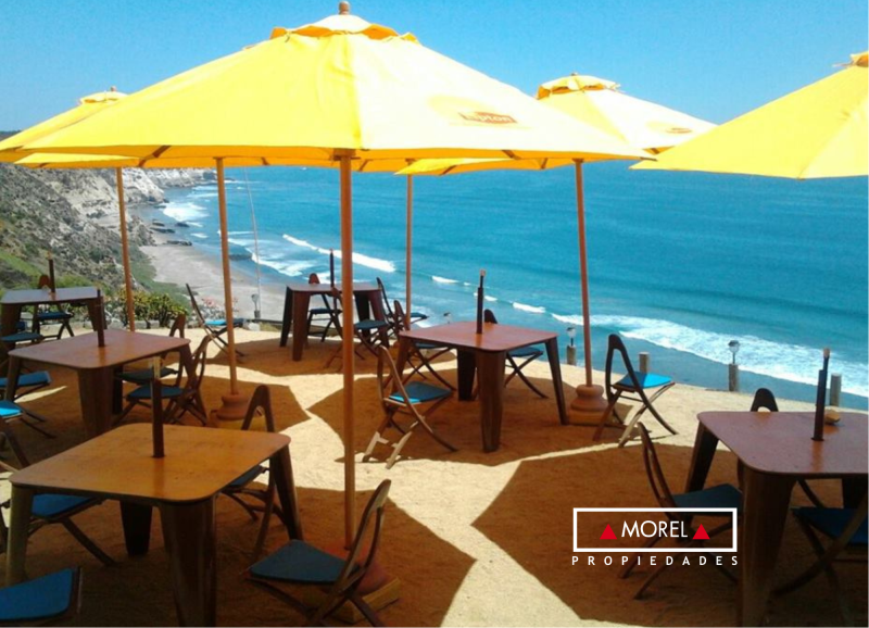 Orientación poniente, sector de Cerro Tacna Maitencillo. Se emplaza esta gran casa con una inmejorable vista al mar. Liv