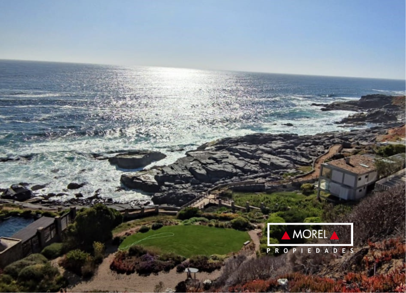 Preciso sitio de 2600 m2 en Zapallar Norte, una de las zonas más exclusivas y cotizadas de la comuna de Zapallar. Este t