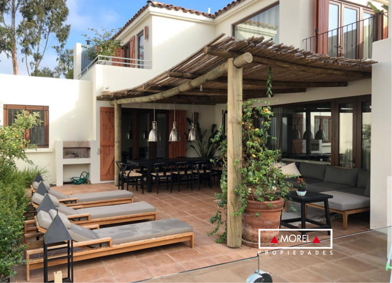 En exquisito condominio con vista norte. Living, comedor, cocina independiente, baño de visita.