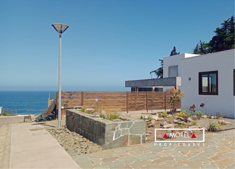 Preciosa en sector consolidado. Cuenta con 4 dormitorios (el principal en suite) 3 baños, 1 baño de visita. Cocina integ