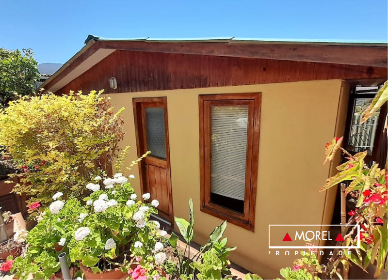 Casa en buen estado para transformar o remodelar en sector tranquilo de Cachagua, orientación sur con posibilidad de vis