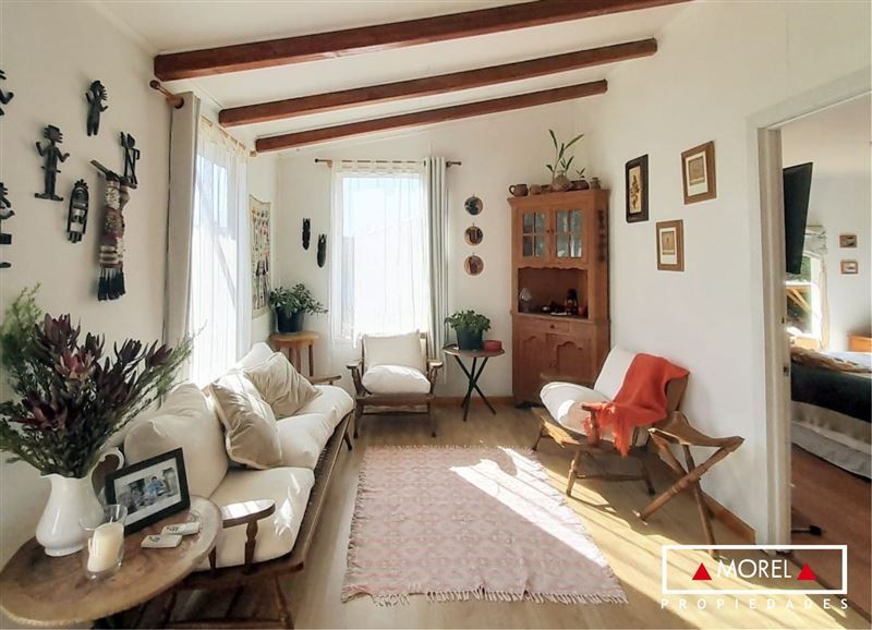 Luminoso y acogedor entorno, loft con un dormitorio abierto, 1 baño, cocina americana, living comedor, escritorio.